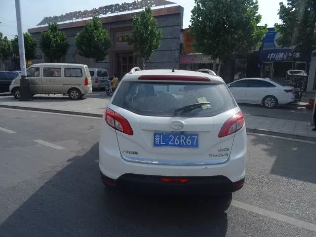 临汾上百辆车违法停车,超速,闯红灯.快看有你的没?