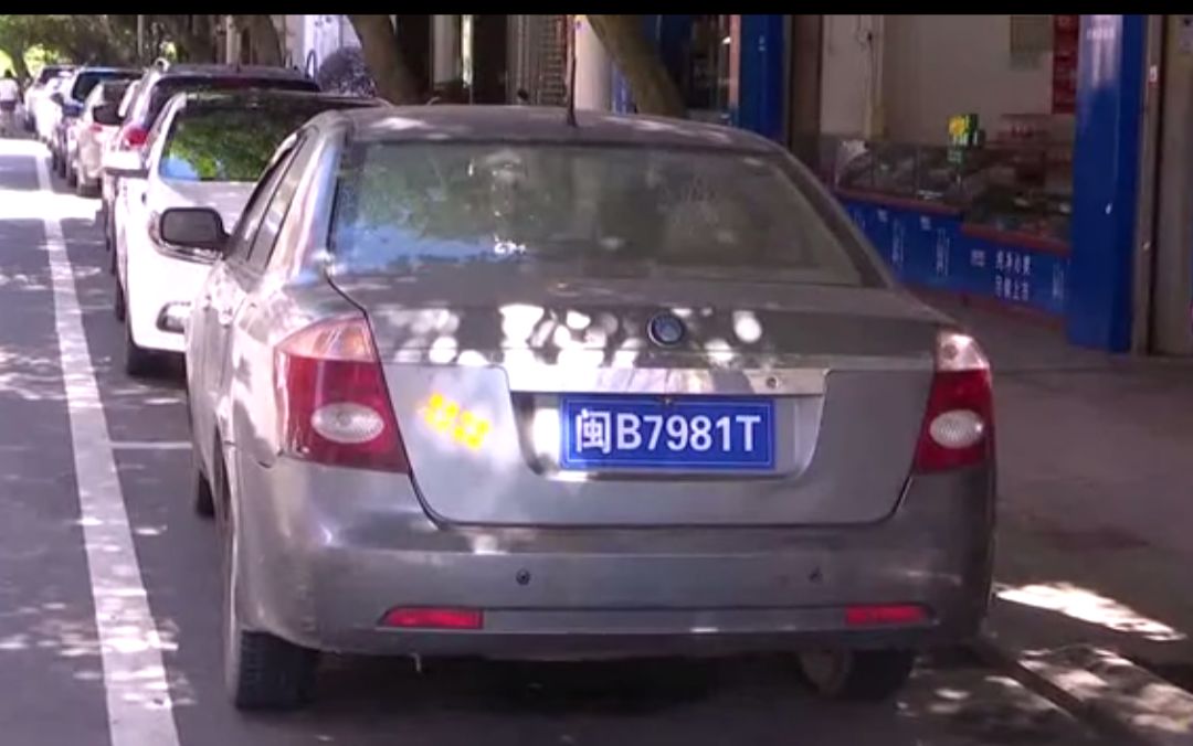 一线微观|南平男子用泡沫板伪造车牌,成功引起交警注意!