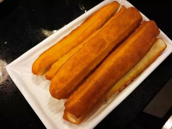 矾是骨头,碱是膘,盐是筋络,面是脑,若想油条炸得好口诀要记牢 万博 安全买球网站