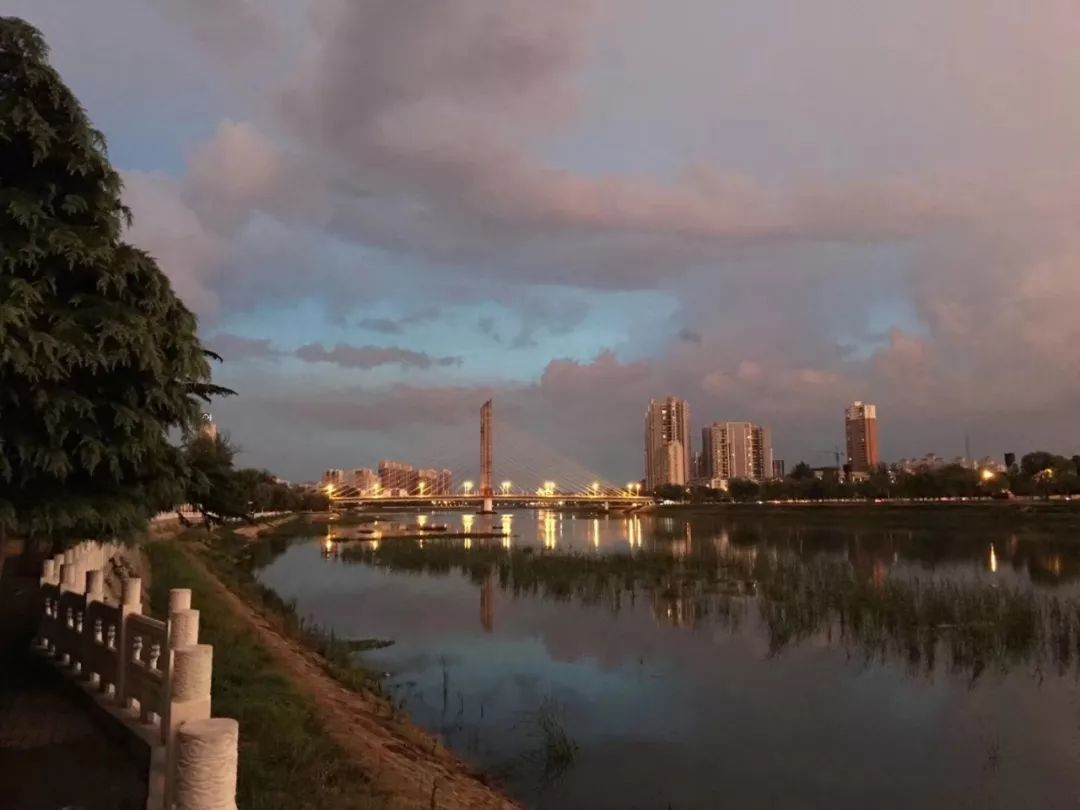 【美景】暴雨过后的信阳天空,磅礴壮美如同大片!