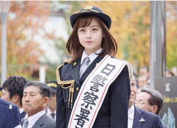 日本20多岁女警同时和3个男士交往, 有2名是直系上司