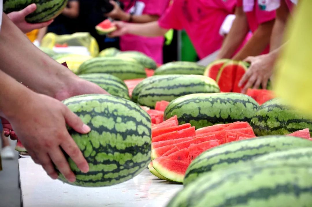 大型吃瓜现场实况曝光!以下为纯享版推送.