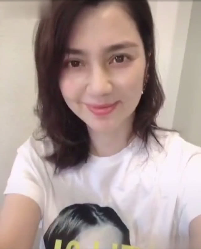 洪欣分享日常穿搭意外暴露和张丹峰婚姻现状比想象中要幸福多