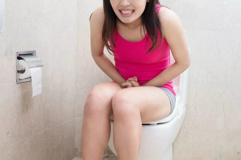 原创惊厕所竟是疾病的高发地点在卫生间里女人绝不能做这12件事