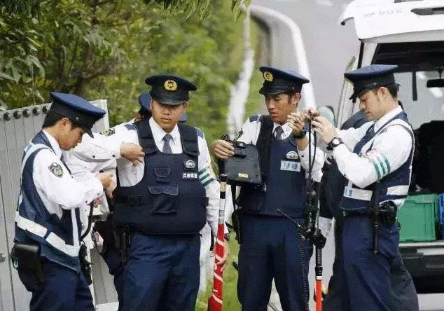 日本20多岁女警同时和3个男士交往, 有2名是直系上司