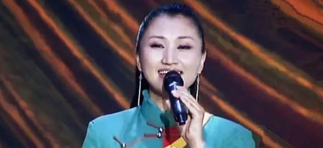 姐妹3唱的一首《月光下》听醉了!