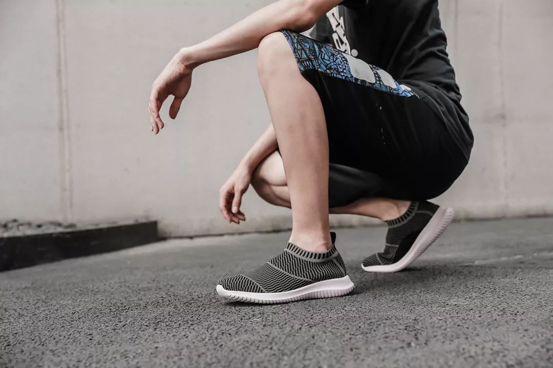 怎么样穿鞋子不臭脚 590173437ce64939afd51720e4016436.jpeg