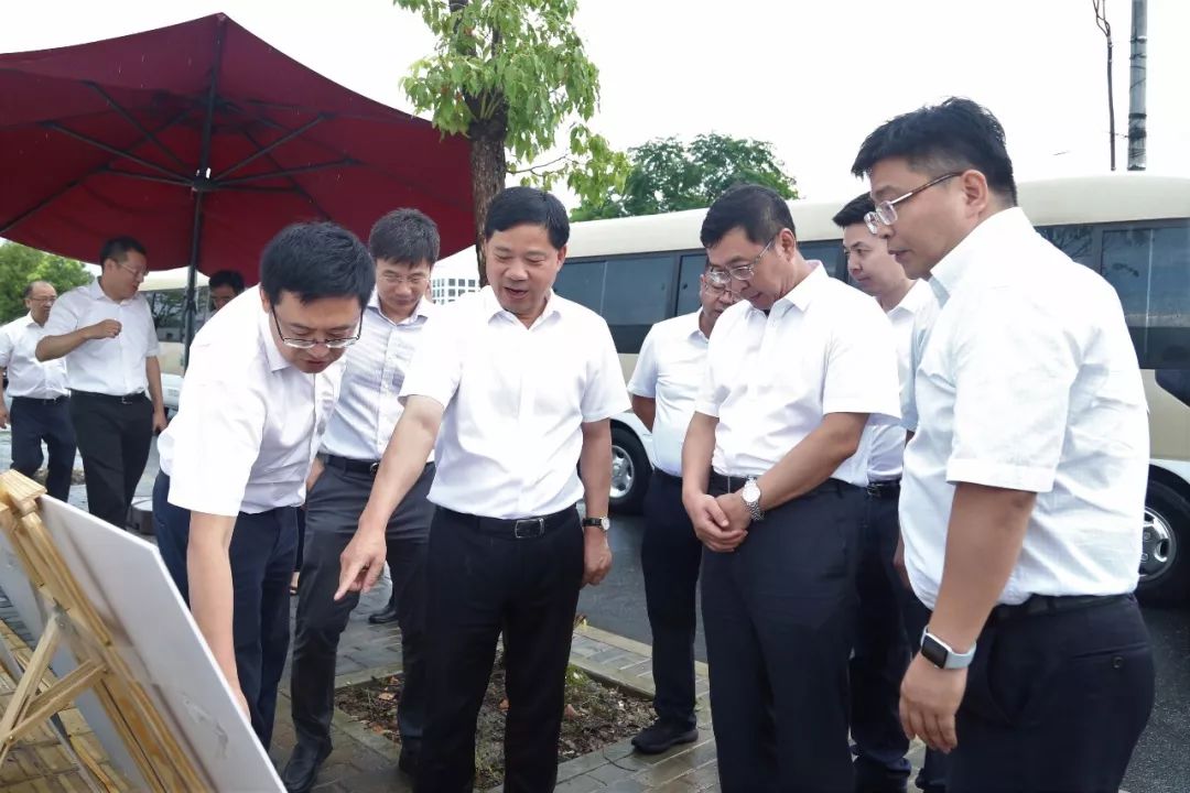 中国空间技术研究院院长张洪太致辞.市领导许明,戴建平,柯吉欣出席.