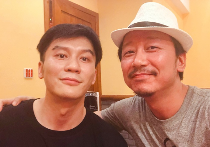 原创于谦张雨绮等人捧场朋友新店开业,素颜的李晨眉毛"丢"了一半多