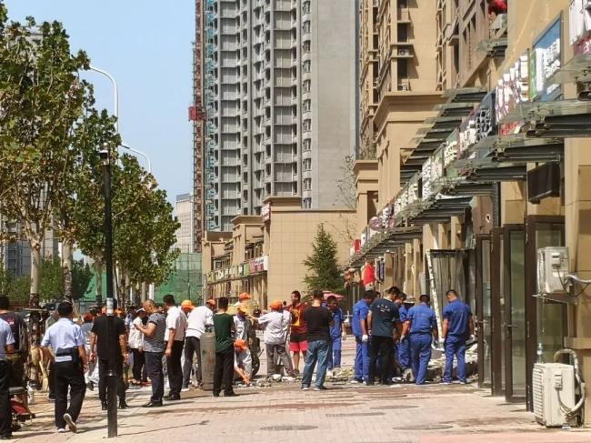 突发!中海御山首府东区一商铺发生爆炸!消防、120已抵达现场!