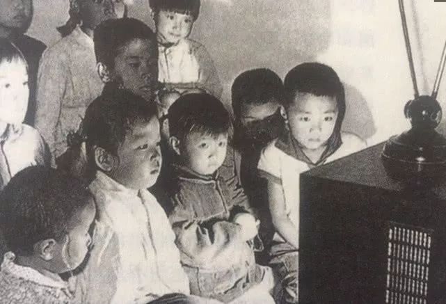 后来,不再年轻的我们,到那些名字大相径庭,门店大同小异的古镇老街