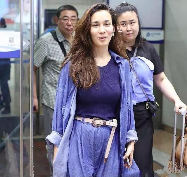 卢靖姗简单打扮都很美,气质这东西非常的加分,网友:韩庚好眼力 诚博娱乐注册平台