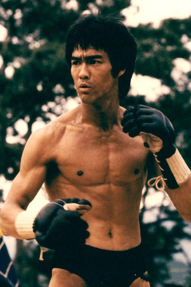 MMA之父李小龙打UFC会第一吗 专家 他连迈入格斗圈的资格都没有