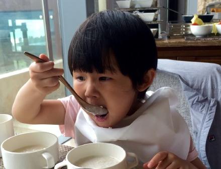                    孩子小小年纪停止发育，4种常见食物是祸根，医生：小孩子少吃