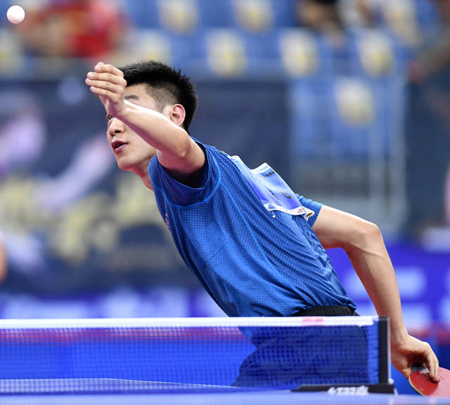 乒乓球——全国锦标赛:周启豪胜薛飞