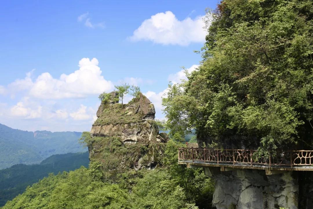 重庆周边游丨别去人挤人的奥陶纪添堵,石柱这个神仙地方的悬崖秋千