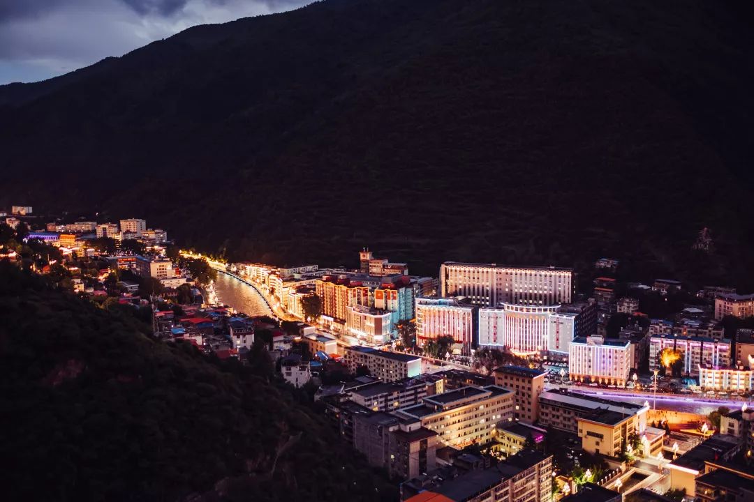 城市就是景区 马尔康"夜色撩人"_夜景