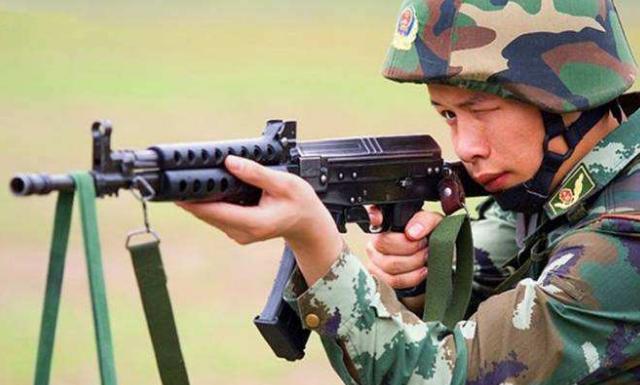 100米范围内,AK47能打穿6毫米,M4只有3毫米,中国81步枪呢? 玛雅娱乐平台