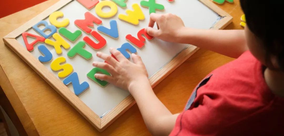 超详细的26个英文字母书写规范,趁暑假让孩子