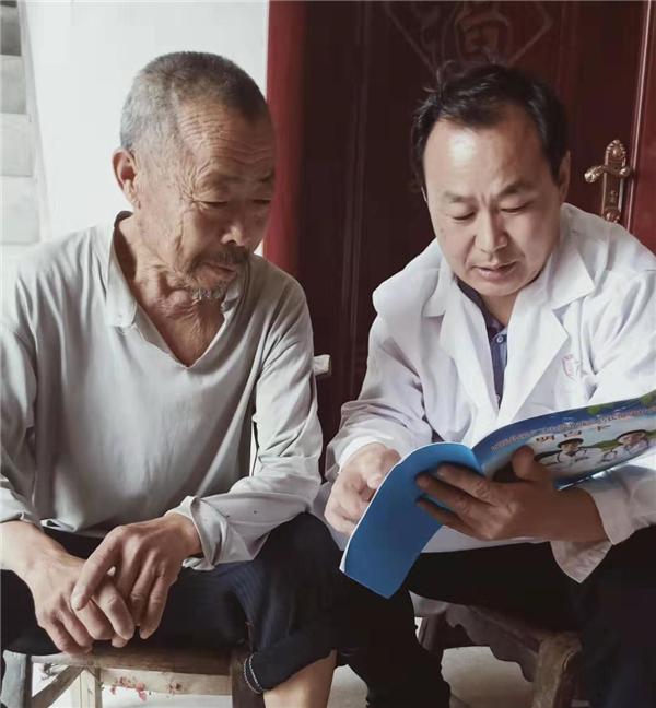 西峡县双龙镇许相朝:扶贫路上健康守护者 吉祥坊在线娱乐