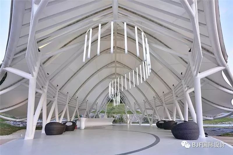 景观中的67膜结构建筑让钢筋穿上柔软外衣