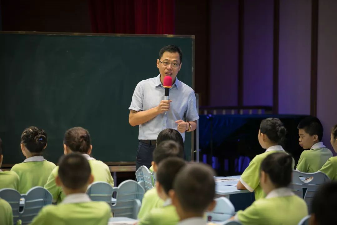 黑龙江名师杨修宝通过《两茎灯草》教学及微讲座进行单篇教学示范.