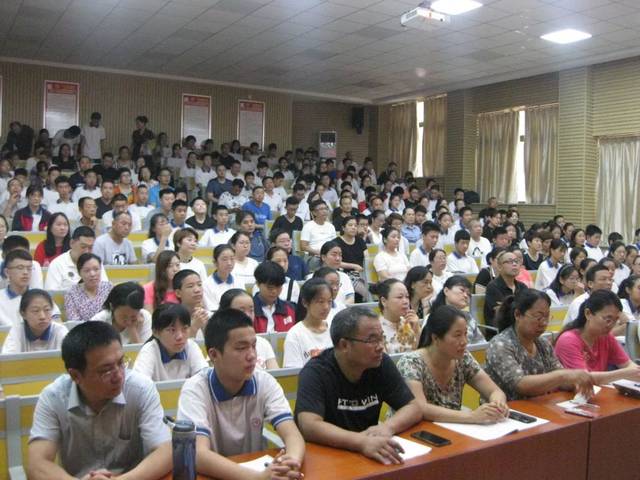 临淄区雪宫中学举行周锡睿同学母校座谈交流会