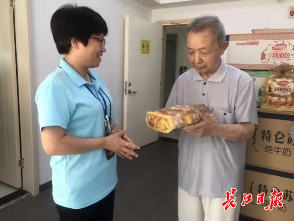 养老院用退税款改善老人生活:伙食丰富了,走廊装上纱窗 凯时娱乐官网网址