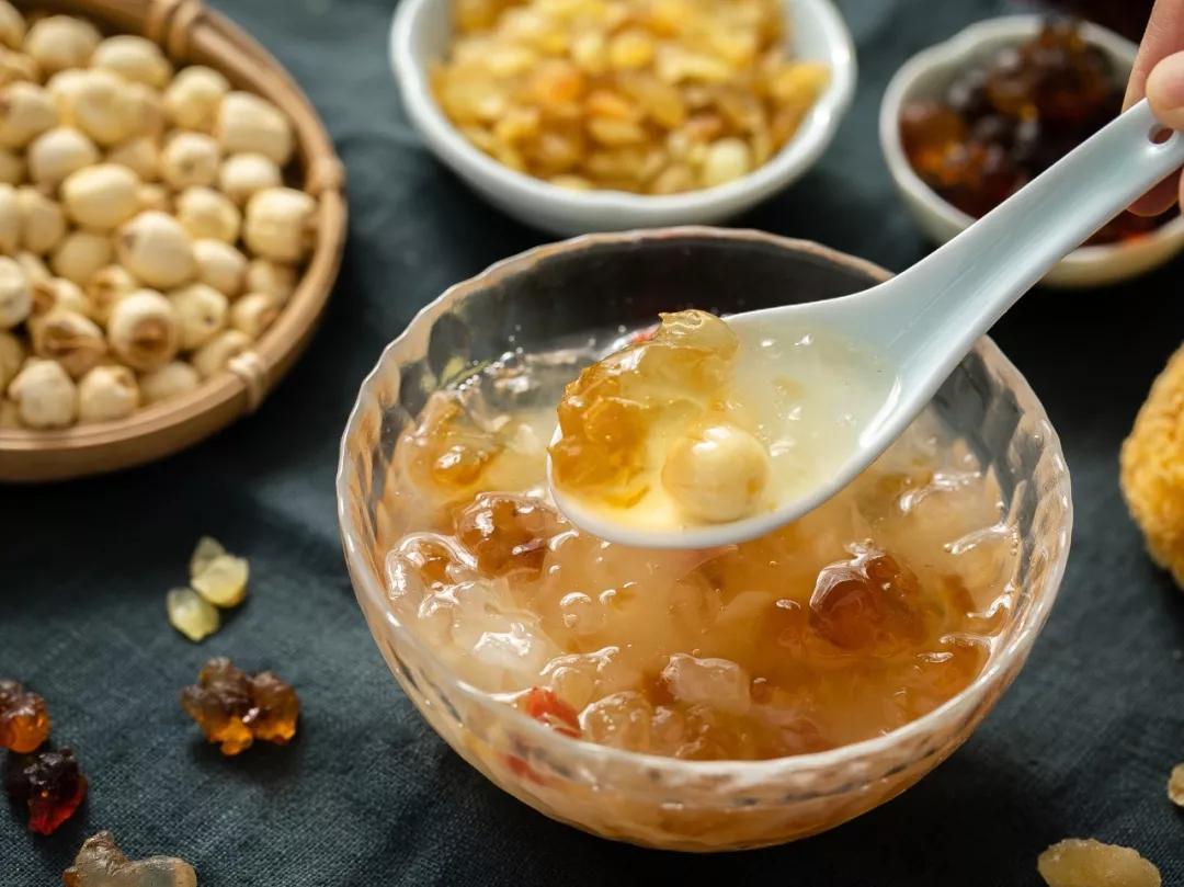 营养美食：桃胶皂角米炖银耳（羹）的功效与作用及禁忌 - 知乎
