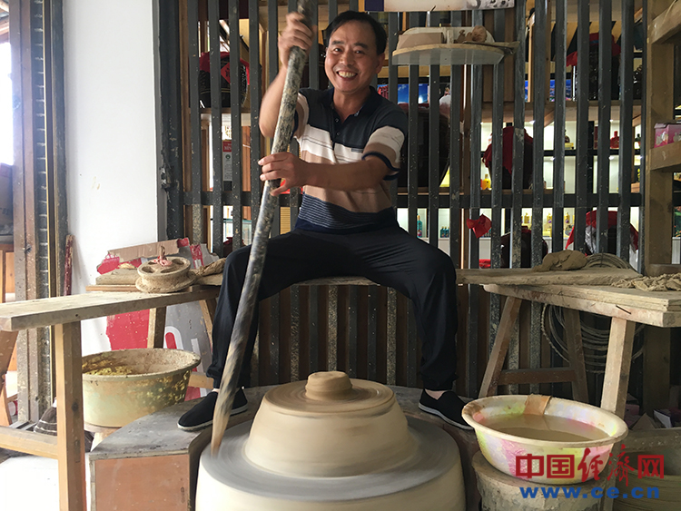 “荒茅”变“花茂” 百姓致富笑 万博体育官方