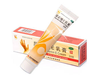 展开全文维生素e软膏本身具有很不错的滋润功效，涂抹在肌肤上之后会起到