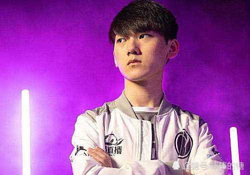 还记得阿水微博关注的第一个人吗?看清是谁后