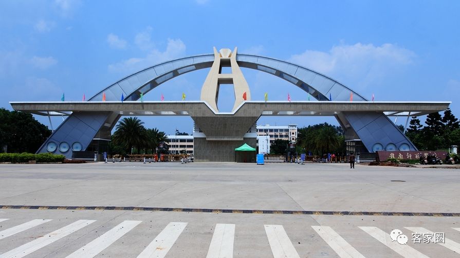 赣南师范大学