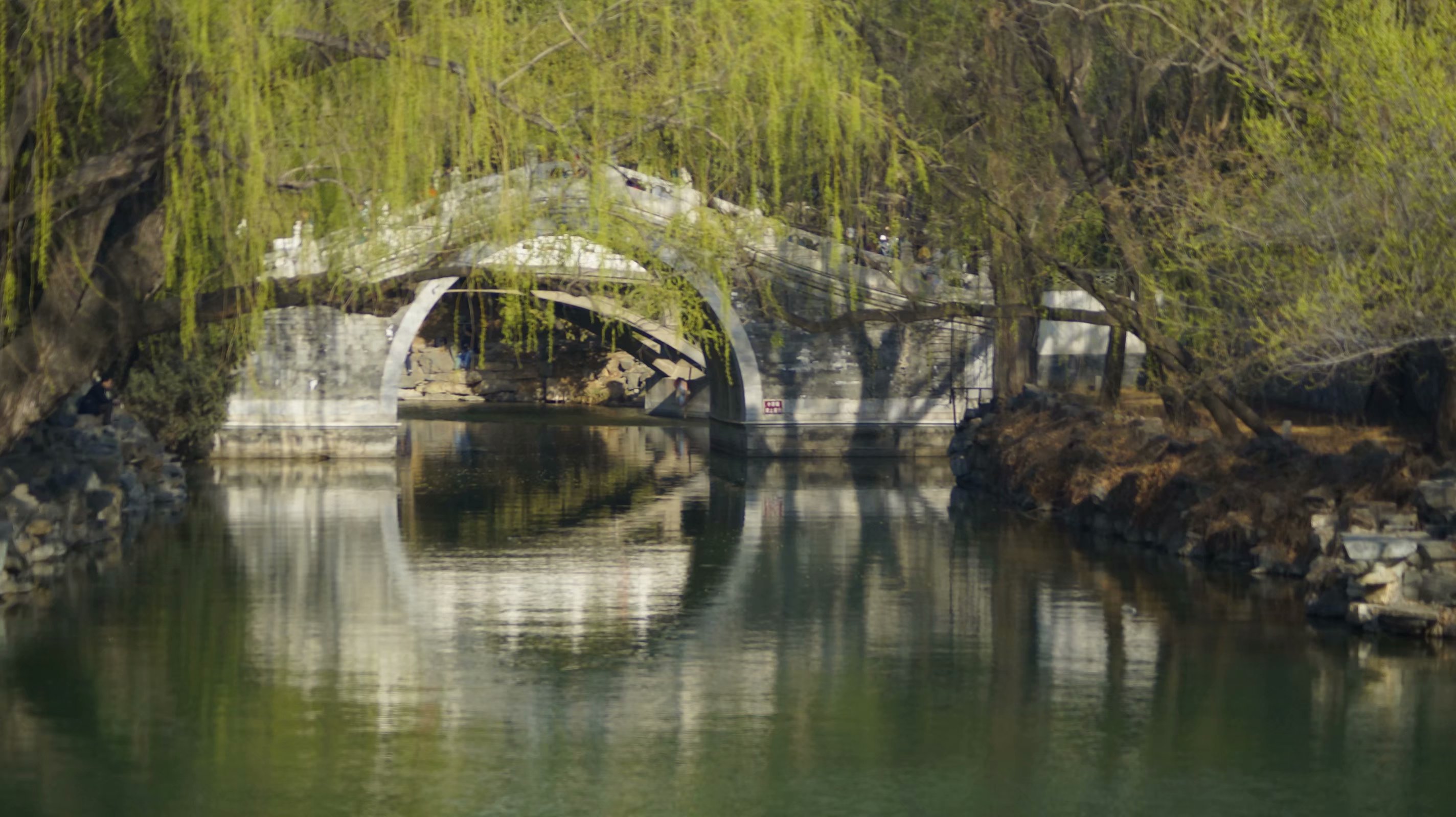 金融届的黄埔军校,从考研复试线看,这所学校
