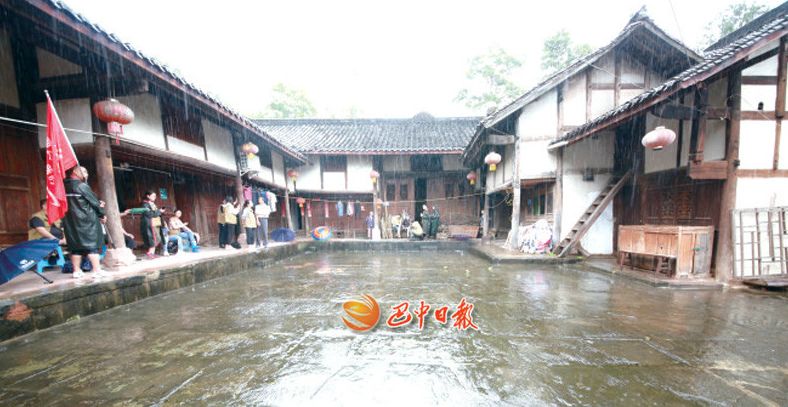 再走红军路 通江泥溪:红色古镇·生态古村,大山里的香格里拉_泥溪镇