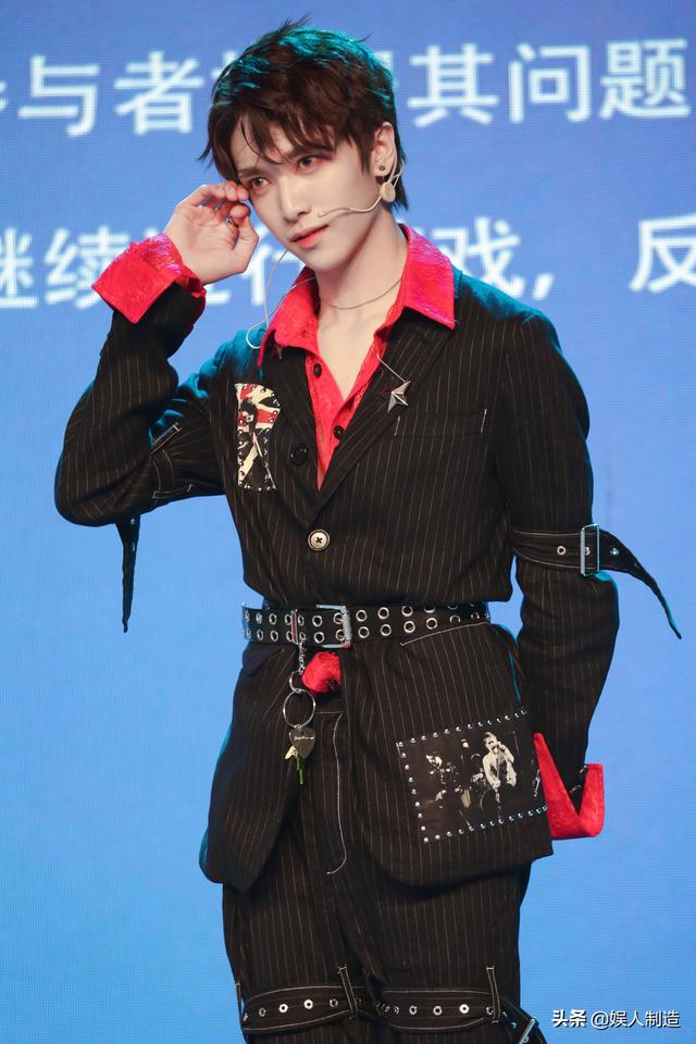 圻迹降临，闪耀出道。727孙圻峻生日会暨出道日在北京举行