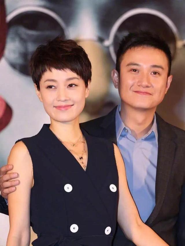 原创马伊琍离婚获事业粉海清力挺颁奖礼带手机热血喊话燃爆全场