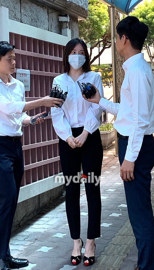 黄荷娜对法院一审判决提出上诉 她曾表示不会上诉