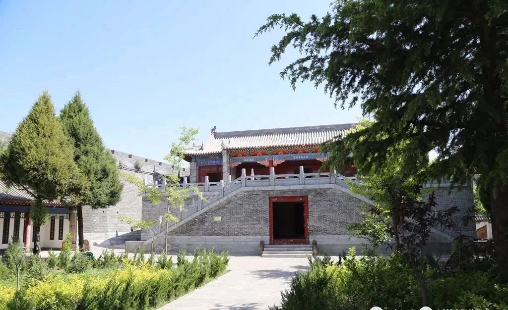 长武,位于关中西部陕甘交界处,是陕西的西大门.