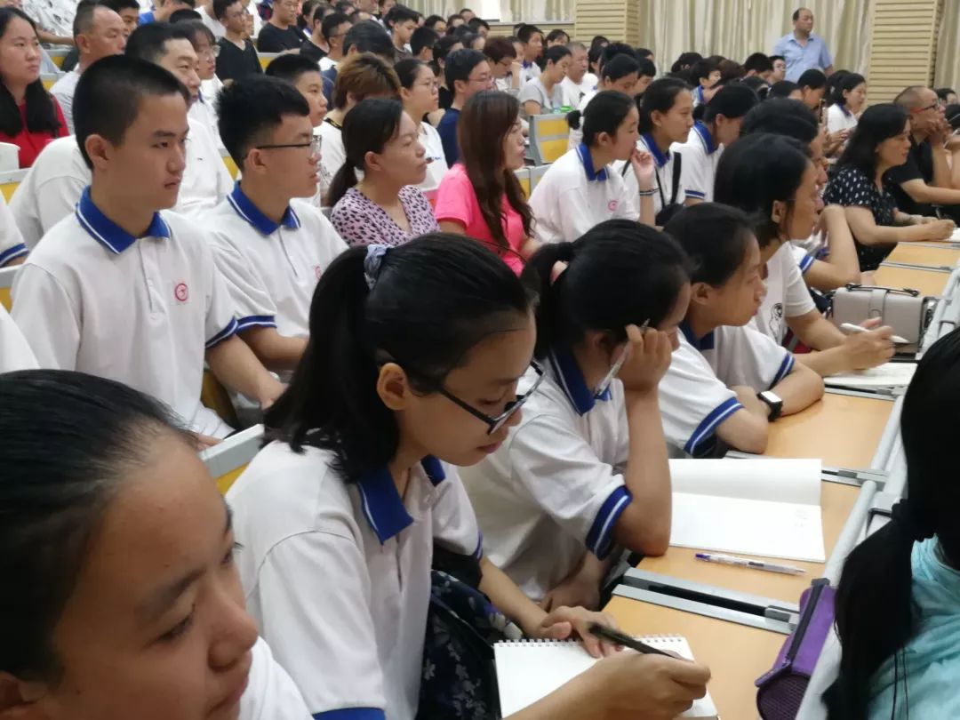 临淄区雪宫中学举行周锡睿同学母校座谈交流会