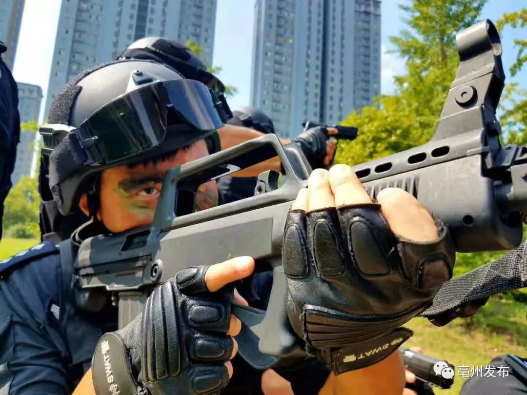 硬汉!高温天亳州特警魔鬼训练场面曝光