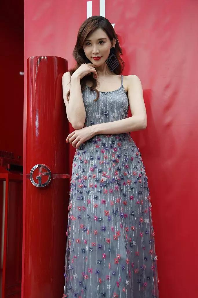 林志玲首次亮相台北,满面春风藏不住臃肿体态,许愿生一对龙凤胎 皇冠hg6686官方网站