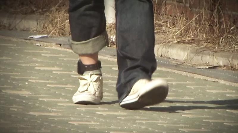 韩国白人女子山中被杀 附近发现戴电子脚链男