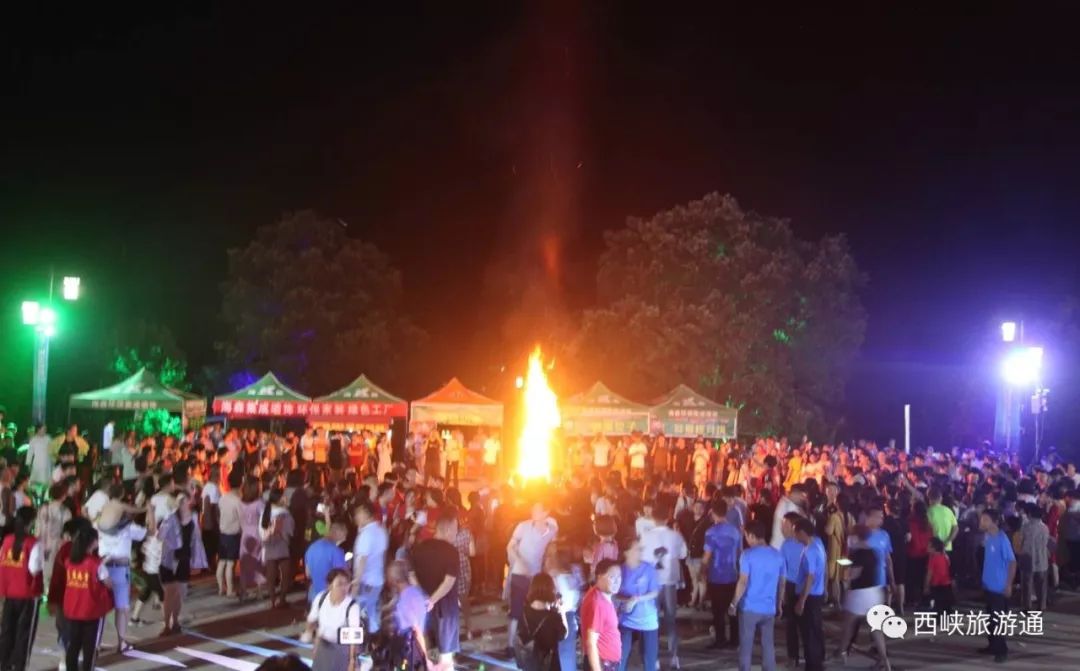 【千人狂欢】2019西峡消夏露营夜，避暑音乐节活动现场热烈火爆…
