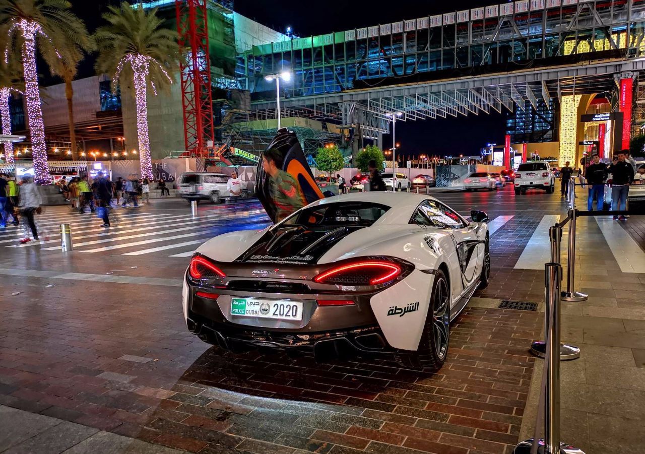 实拍迪拜土豪超级奢华车库，豪车比我逛的车展还牛逼！_搜狐汽车_搜狐网