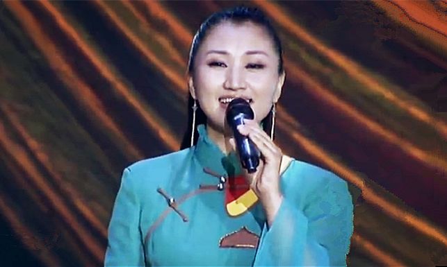 姐妹3唱的一首《月光下》听醉了!