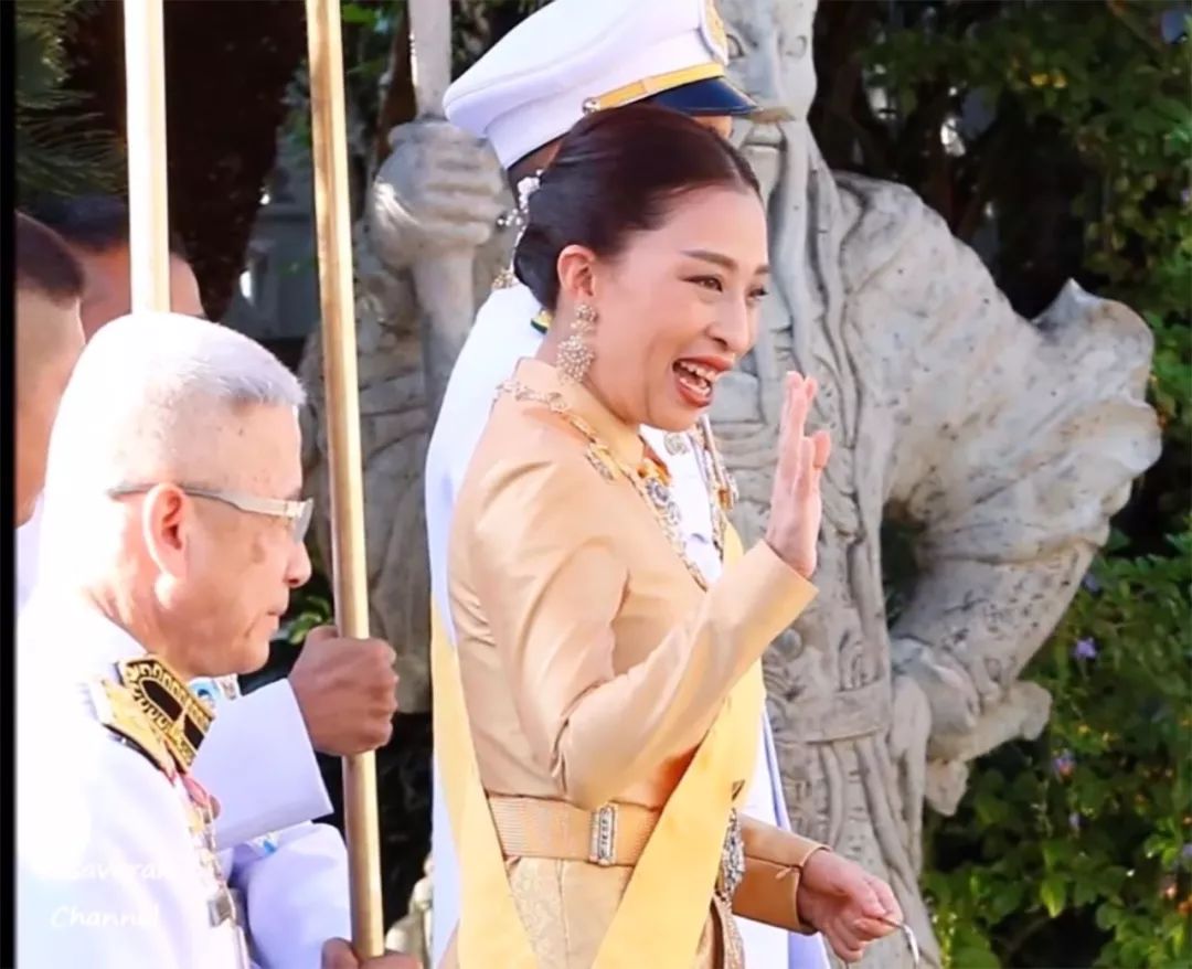原创41岁苏提达王后雍容典雅,更,泰国王室真是卧虎藏龙