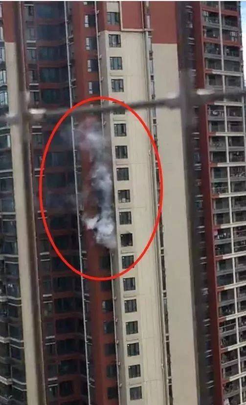 突发!刚刚深圳连发两起火灾!火光熊熊!场面太吓