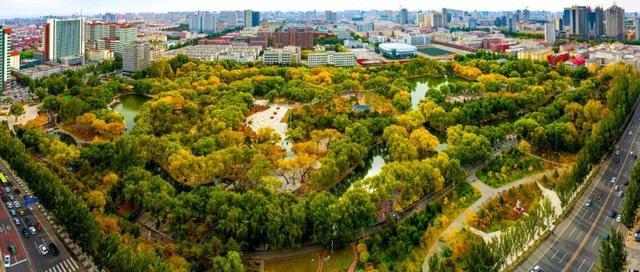 满都海公园地处乌兰察布西路南侧,南接内蒙古大学,北靠内蒙古党校