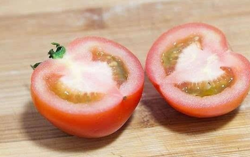 催熟西红柿和普通西红柿,有什么区别?菜农:一看这3个部位便知